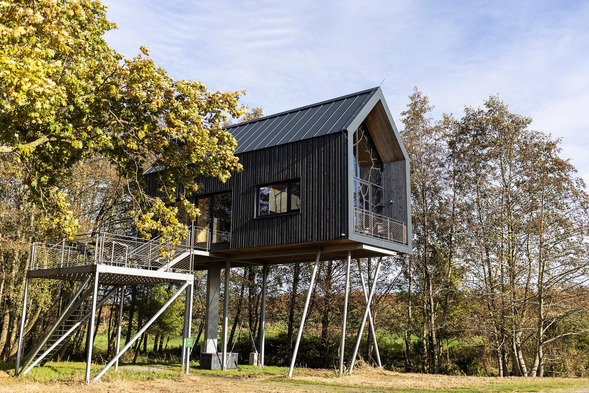 außergewöhnlich übernachten im Stelzenhaus in Lütetsburg im Herbst