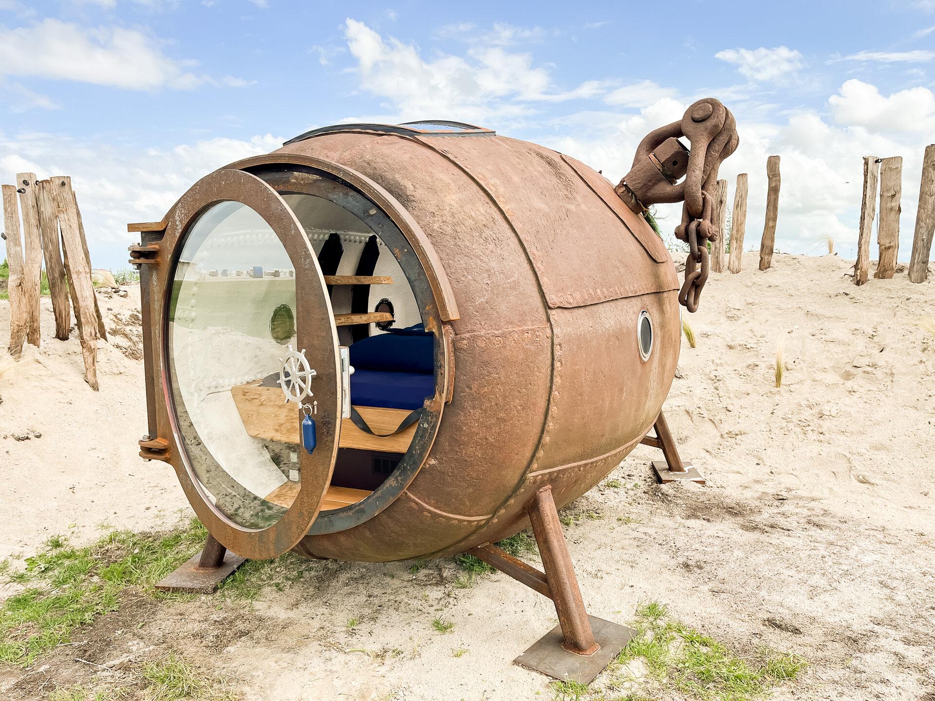 Schlafboje am Strand in Harlesiel